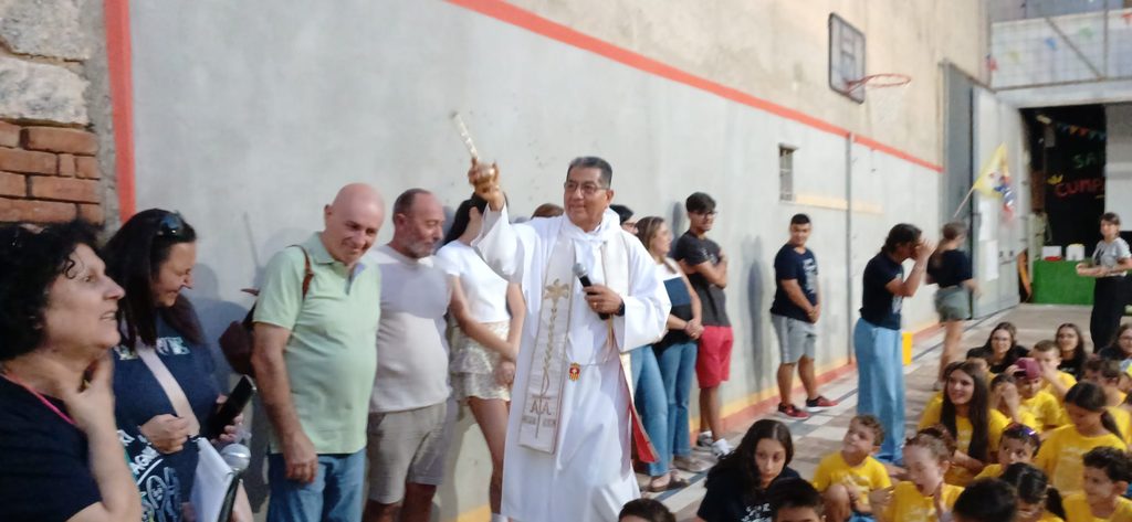 Il Maestro Generale dell’Ordine della Mercede, padre Leoncio Osvaldo Vivar Martíne benedice l'oratorio intitolato a Padre Samuele Salis
